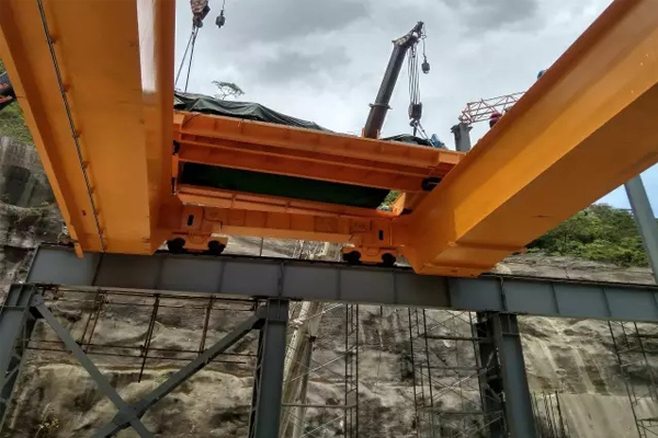 hydropower-bridge-crane-installation