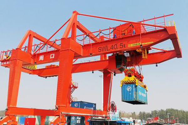 Intelligent port crane