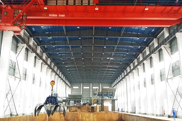 Intelligent waste disposal crane
